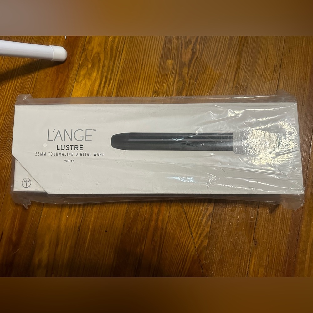 25 mm New In Box , Unopened L’ange Tourmaline Heat control wand